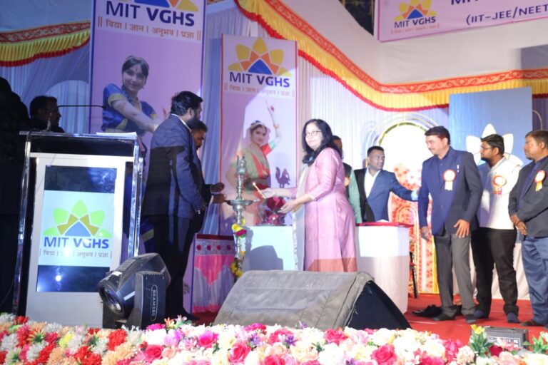 विश्वशांती विद्यापीठाचे संस्थापक अध्यक्ष विश्वधर्मी प्रा. डॉ. विश्वनाथ कराड यांच्या वाढदिवसानिमित्त.