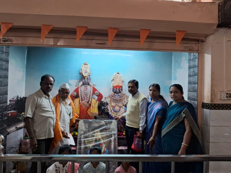 लातूर येथील भाविकांकडून मंदिर समितीच्या अन्नछत्रासाठी 50 हजाराची देणगी
