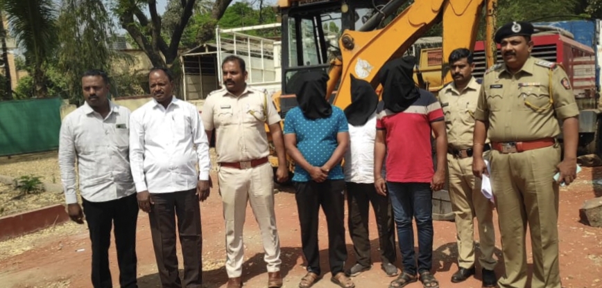 महसूल अधिकाऱ्यांवर हल्ला करणाऱ्या तीन वाळू तस्करांना अटक